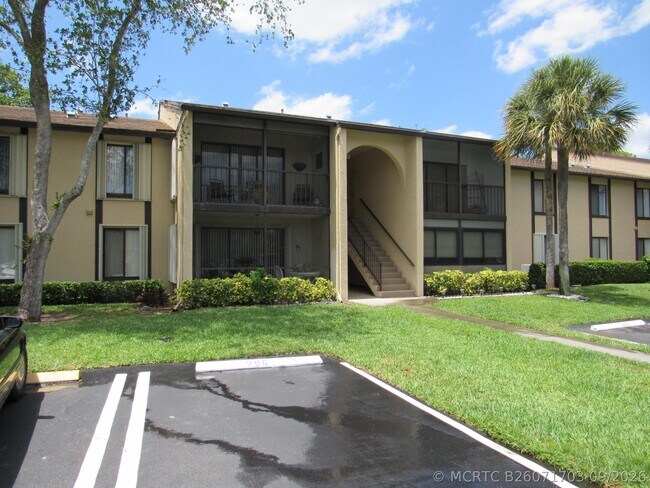 Building Photo - 815 Sky Pine Way