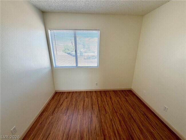Building Photo - 6969 Mountain Moss Dr