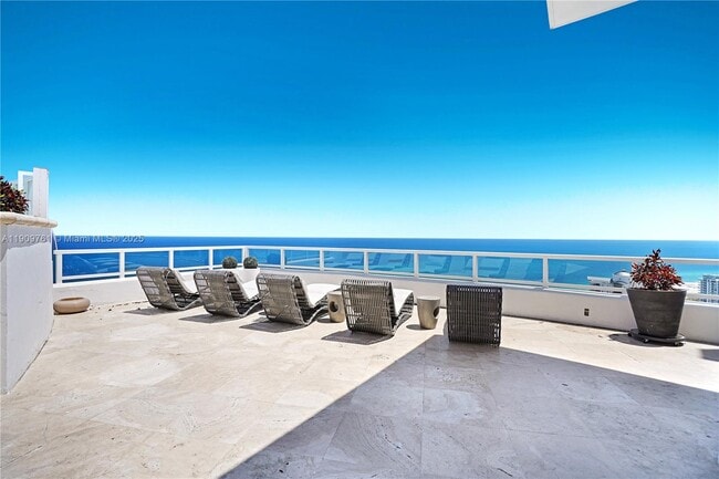 Building Photo - 4401 Collins Ave