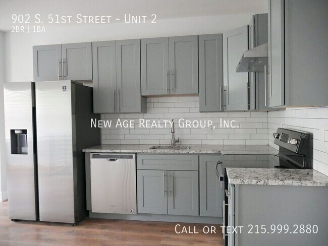 Building Photo - Modern 2 bedroom, 1 bathroom apartment loc...