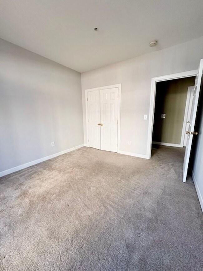 Building Photo - 645 Whetstone Glen St