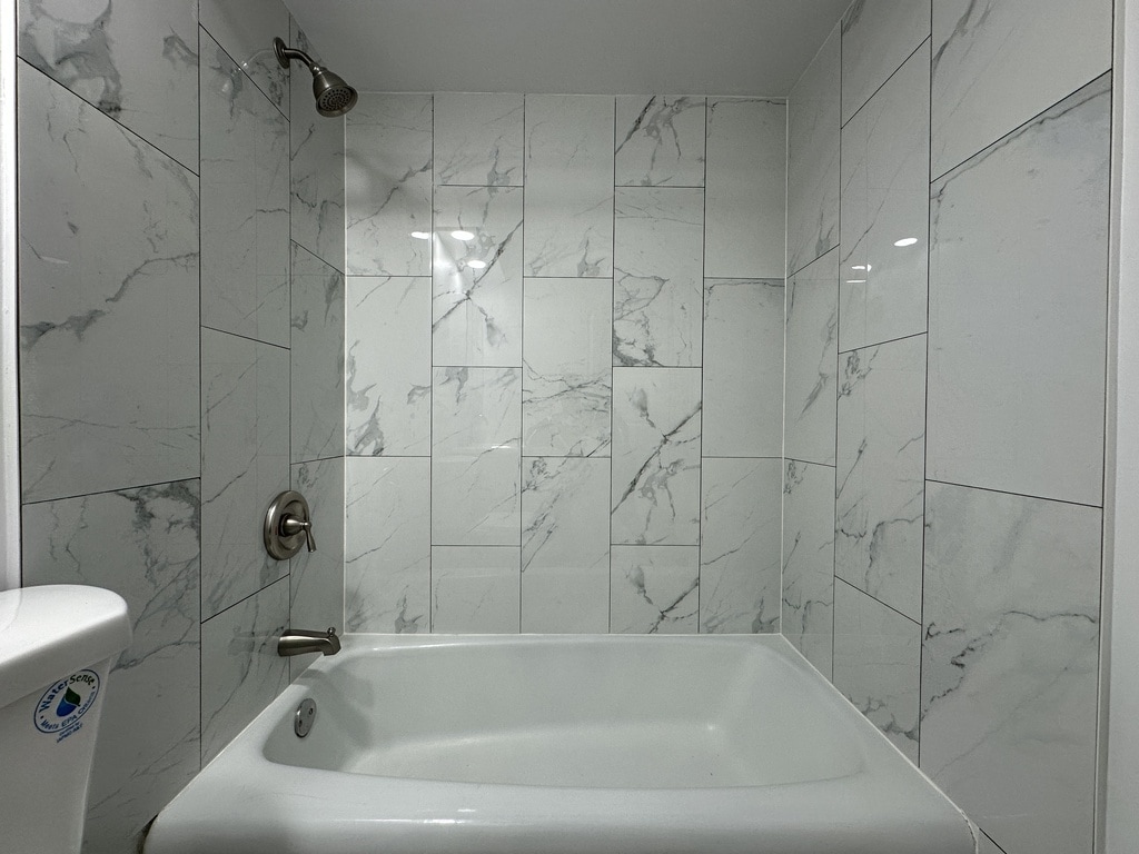 Building Photo - 1525 W Morse Ave