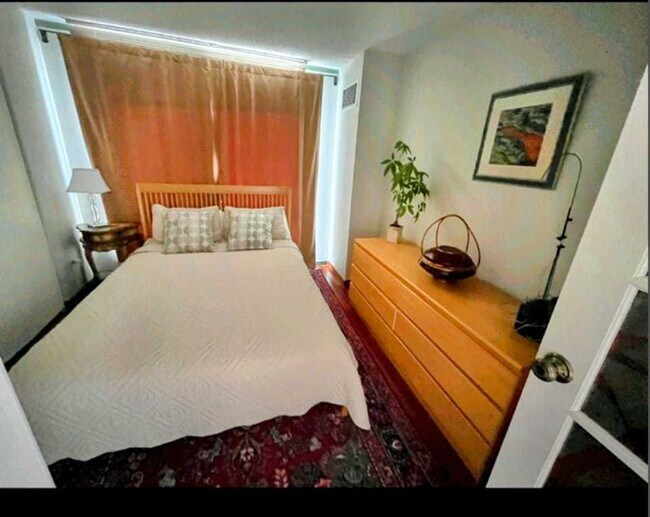 Building Photo - 111 W Maple St