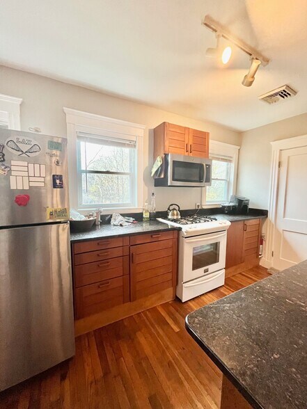 Building Photo - 152 Parker Hill Ave