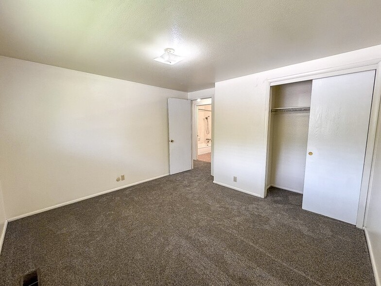 Building Photo - 1748 S 500 E