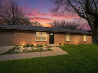 Building Photo - 111 Minnie Dr