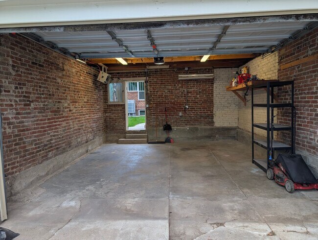 Building Photo - Beautiful 3 Bedroom House right across from City Park