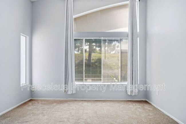 Building Photo - 1389 Serena Cir