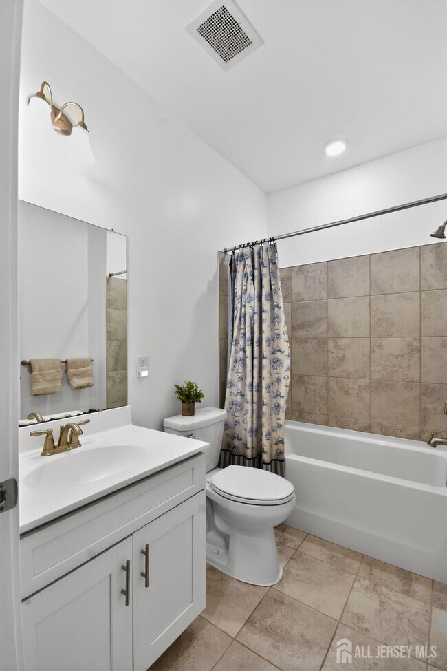 Building Photo - 626 Marion Ln