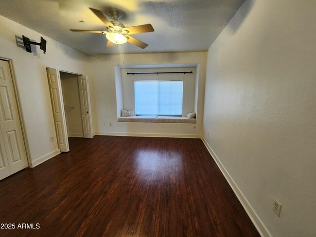 Building Photo - 4455 E Paradise Vlg Pkwy S