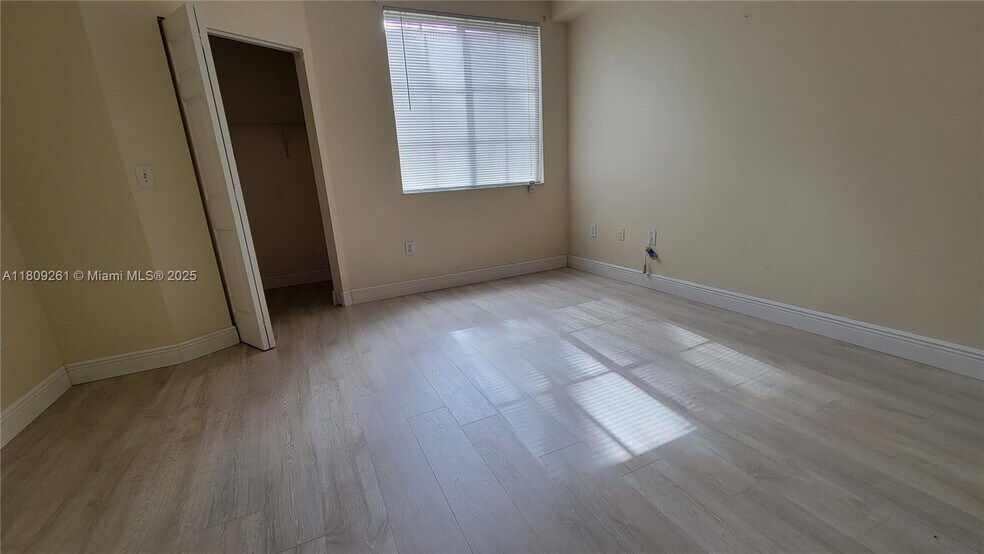Building Photo - 8000 N Nob Hill Rd