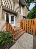 Building Photo - 633 Pine Bnd
