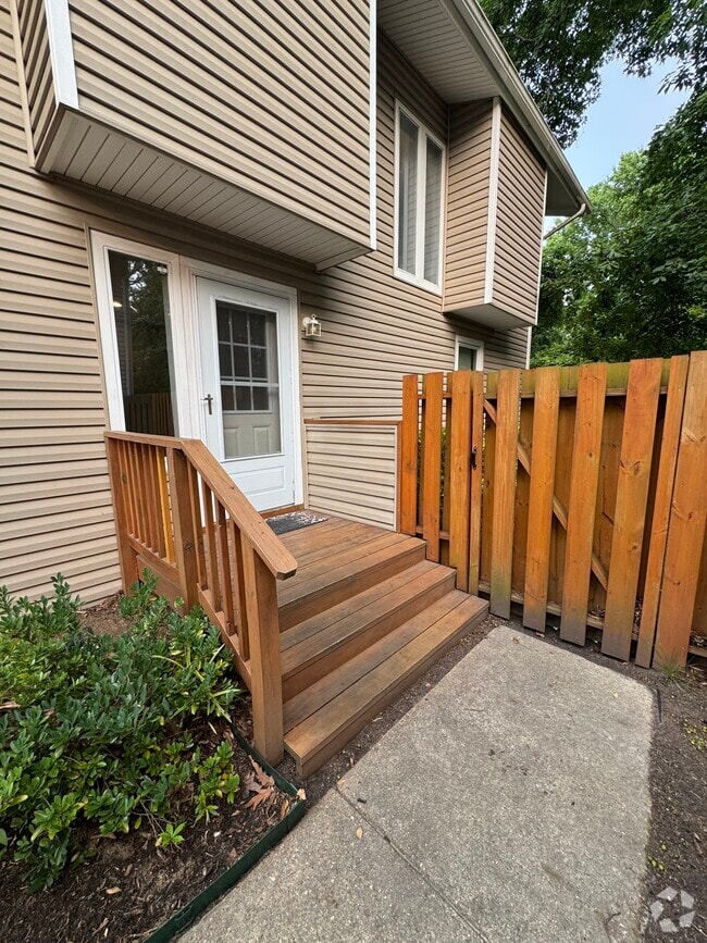 Building Photo - 633 Pine Bnd