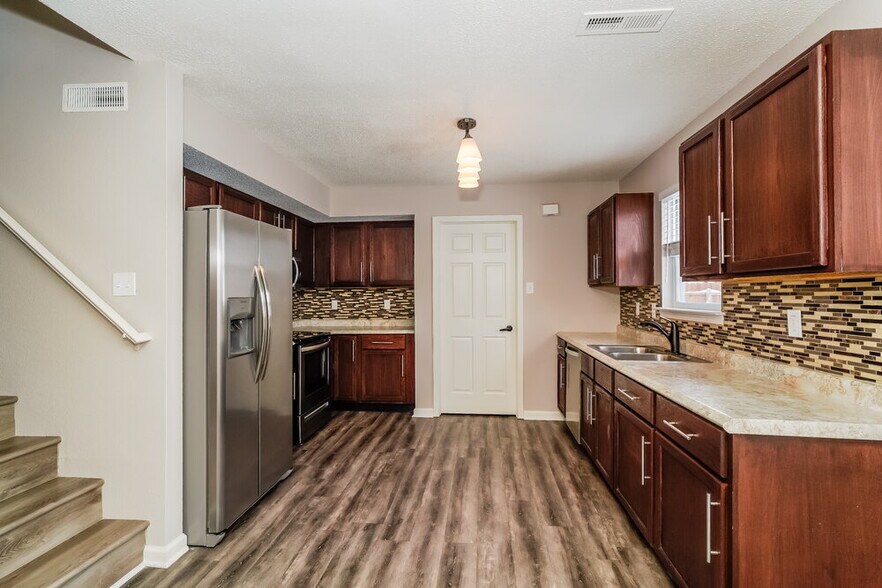 Building Photo - 9058 Bayview Cir