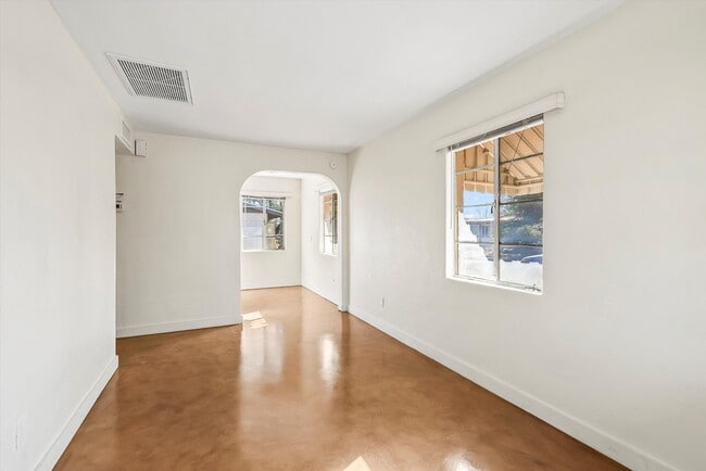 Building Photo - 2604 N Martin Ave