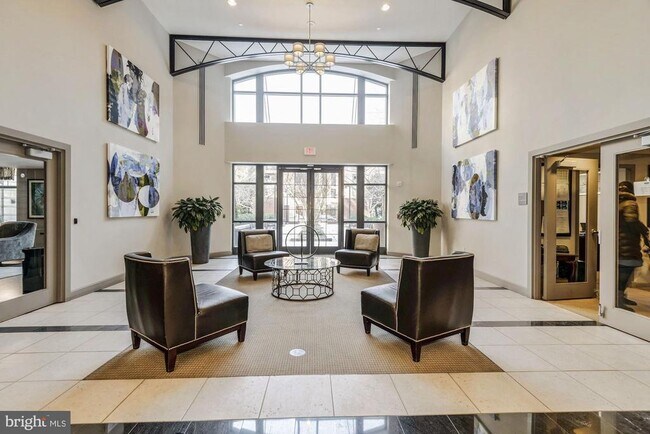 Building Photo - 1021 N Garfield St