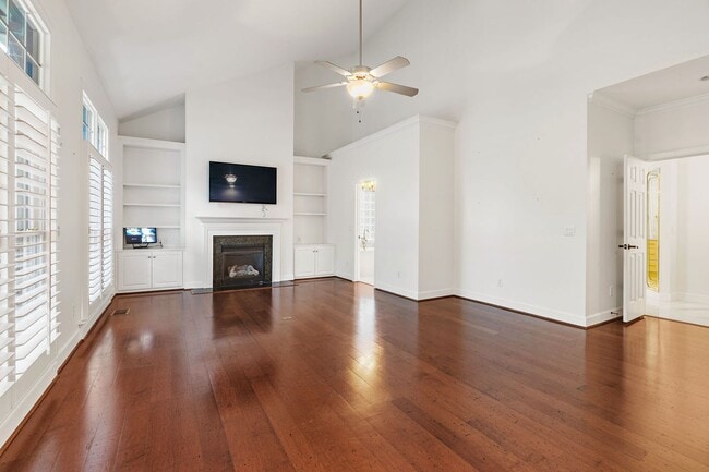 Building Photo - 298 Gillette Dr