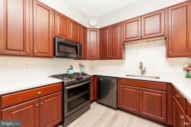 Building Photo - 13949 Hollow Wind Way