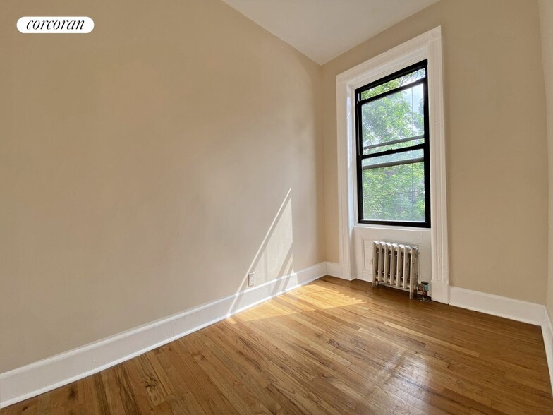 Building Photo - 454 W 57th St