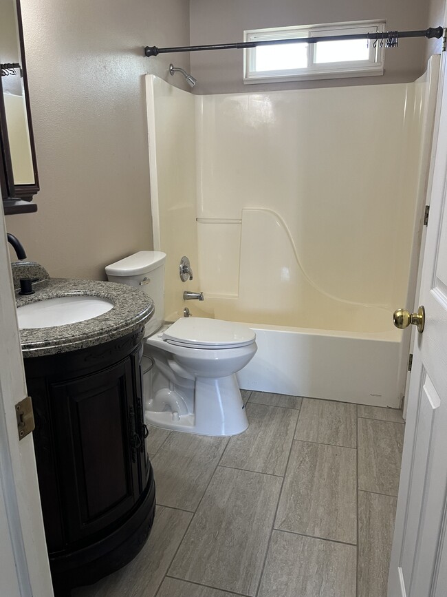 Building Photo - 1160 Tule Dr