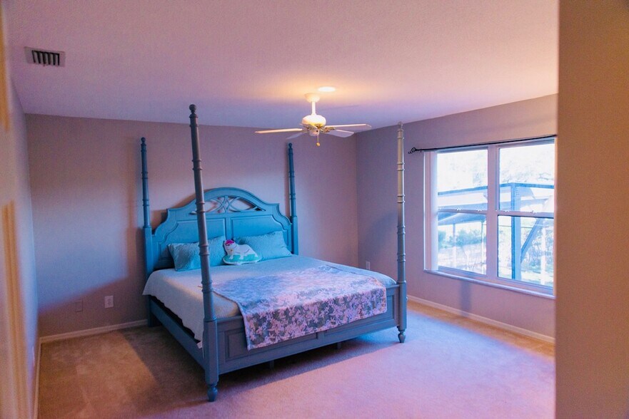 Building Photo - 315 Lazy Acres Ln