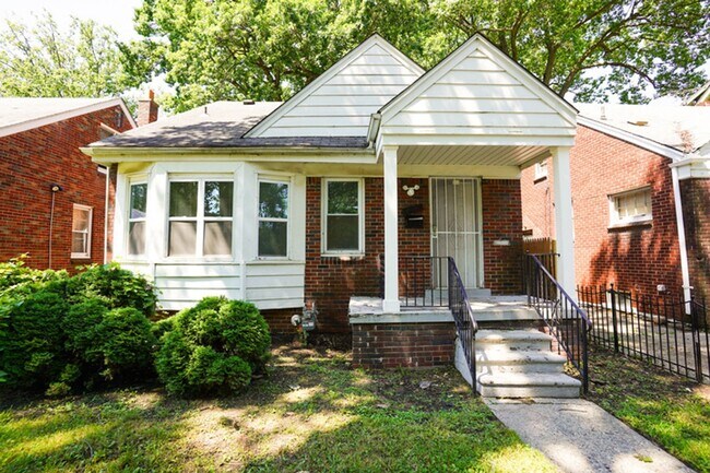 Primary Photo - Renovated 3-Bedroom Home - We Welcome Sect...