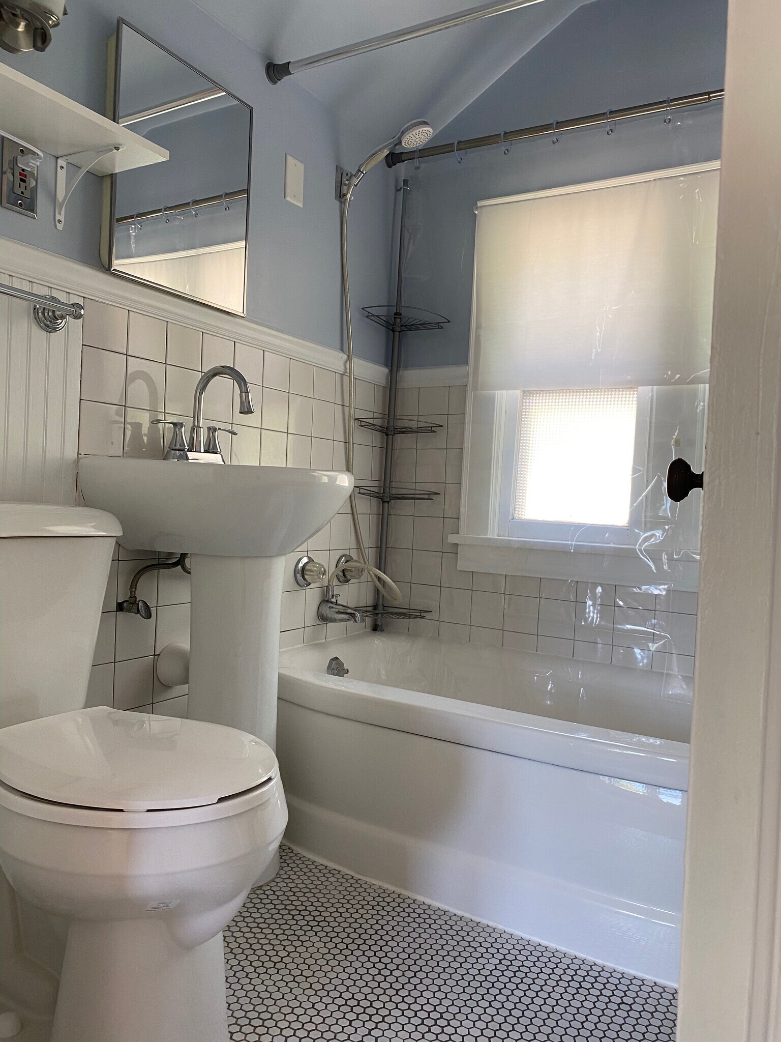 Bathroom - 1470 Sheldon St