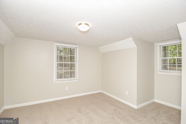 Building Photo - 345 Justin Dr