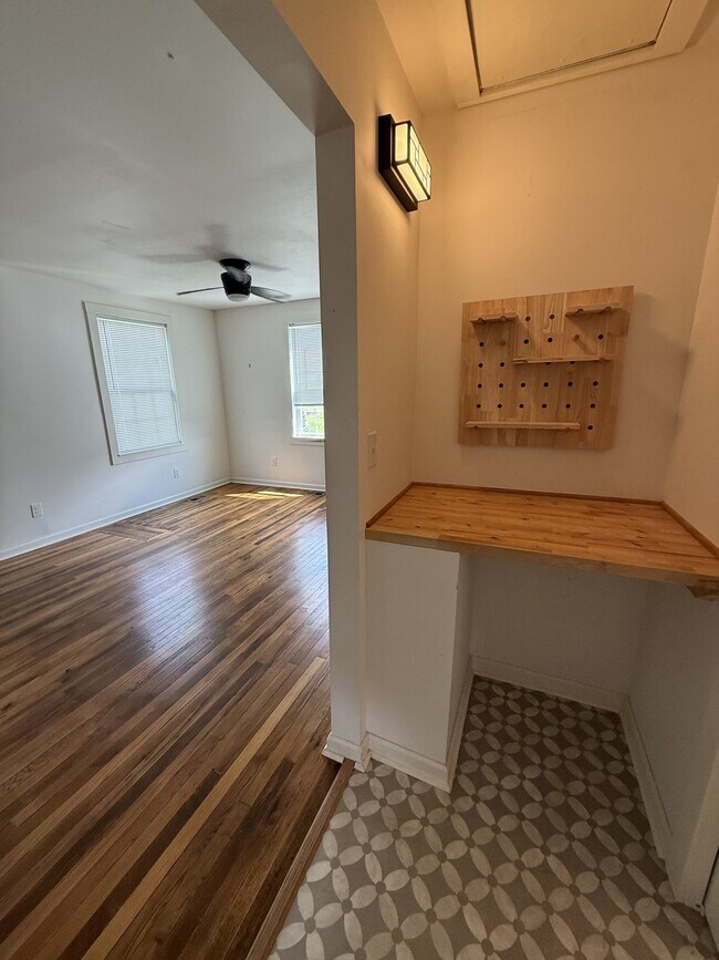 Building Photo - 1514 Lawson Ave