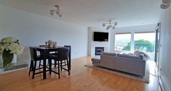 Building Photo - One bedroom top floor corner unit condo with gorgeous view for rent!