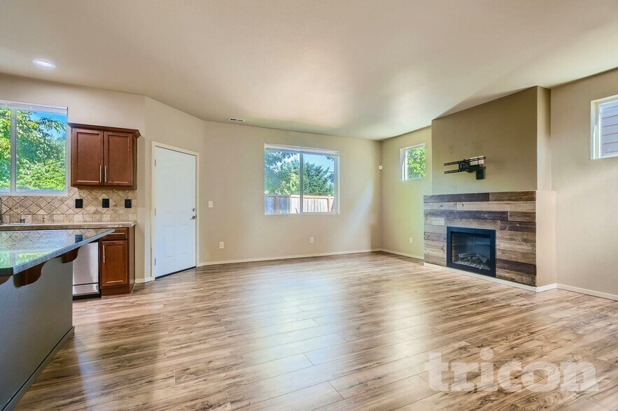 Building Photo - 20615 7th Ave Ct E