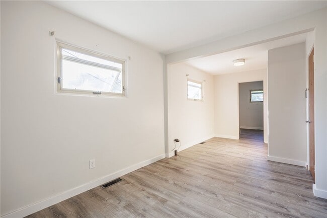 Building Photo - 2233 Clifford Ave