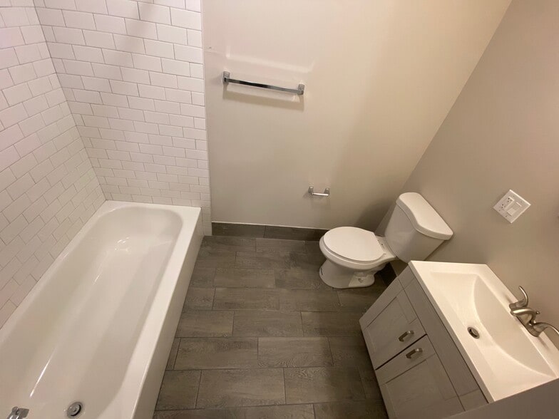 Building Photo - 175 S McHenry Ave