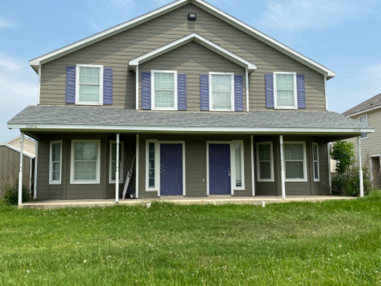 Primary Photo - 23240 High Pt St