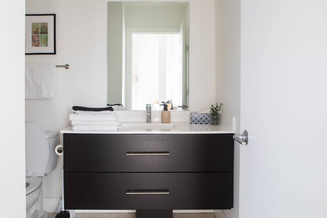 Building Photo - 550 W Juneau Ave