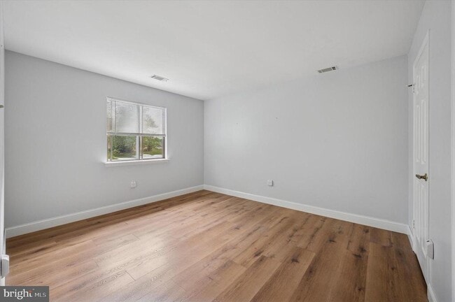 Building Photo - 206 Hickory Ct