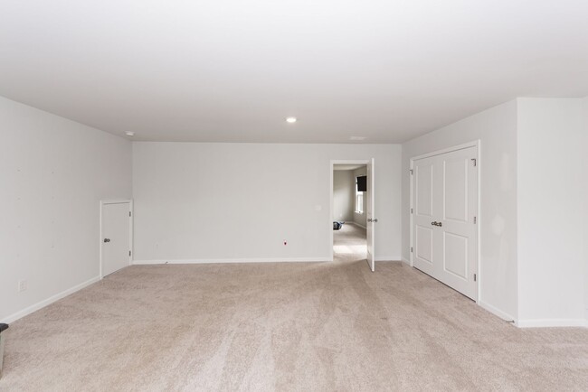 Building Photo - 4 Bedroom 2.5 Bath House in Grand Oaks Pla...