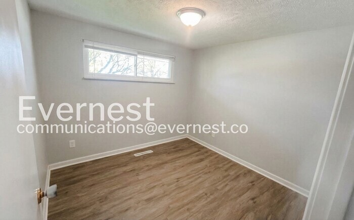 Building Photo - 1423 Marty Dr