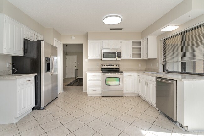 Building Photo - 2311 Lawnmeadow Dr