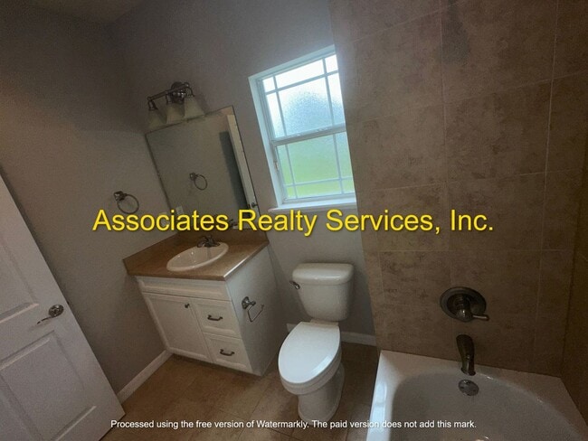 Building Photo - Sublease!   Lovely End Unit in Villas of West End LOOK!