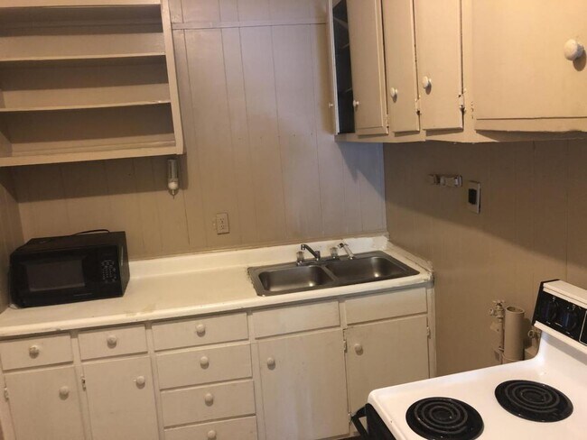 Building Photo - 1109-B Alma St