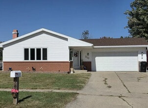 Building Photo - 210 NE 12th Street Pl