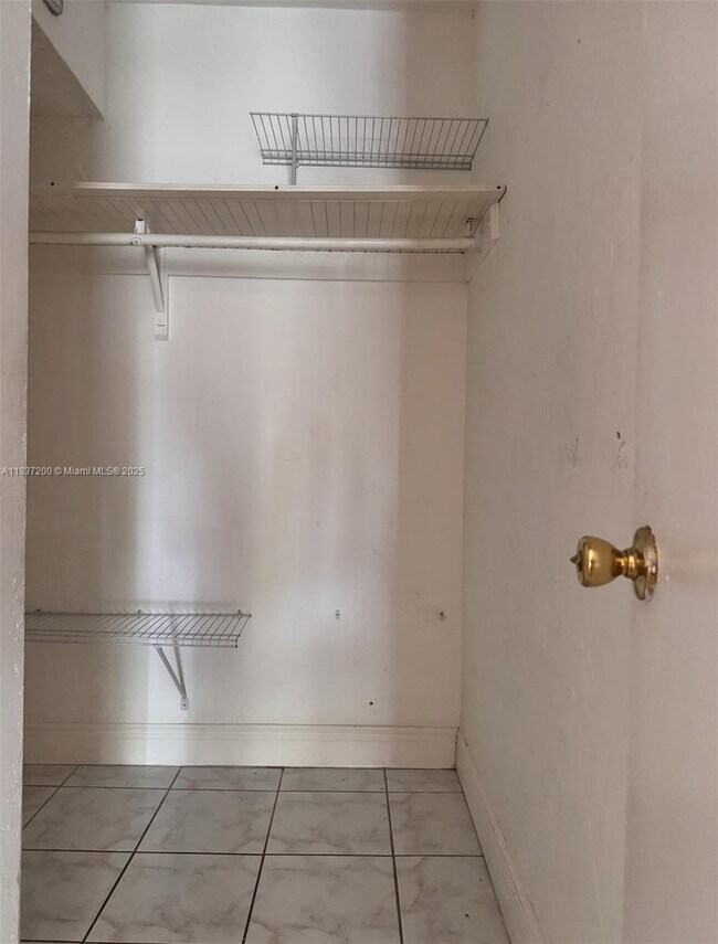 Building Photo - 1230 W 54th St