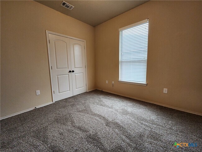 Building Photo - 712 Creekside Cir