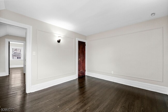 Building Photo - 656 Park Ave
