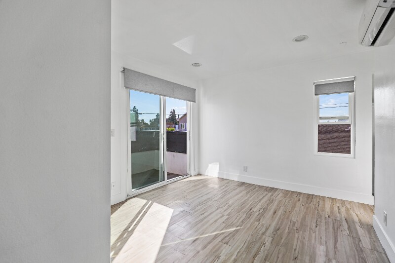 Building Photo - 850 N Van Ness Ave