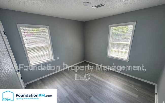 Building Photo - 4995 Stacey Rd