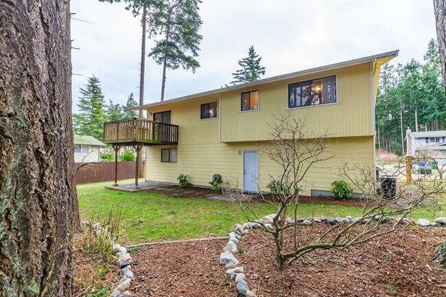 Building Photo - 4 Bedroom 3 Bath Home