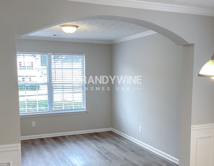 Building Photo - 2025 Newton Estates Dr