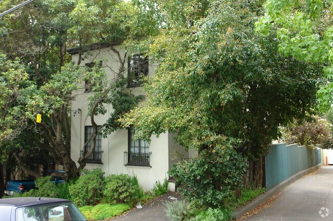 Building Photo - 1876 Arch St